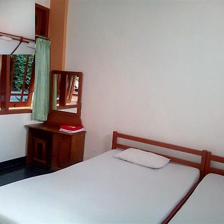 Hotel Dana ยอกยาการ์ตา ภายนอก รูปภาพ